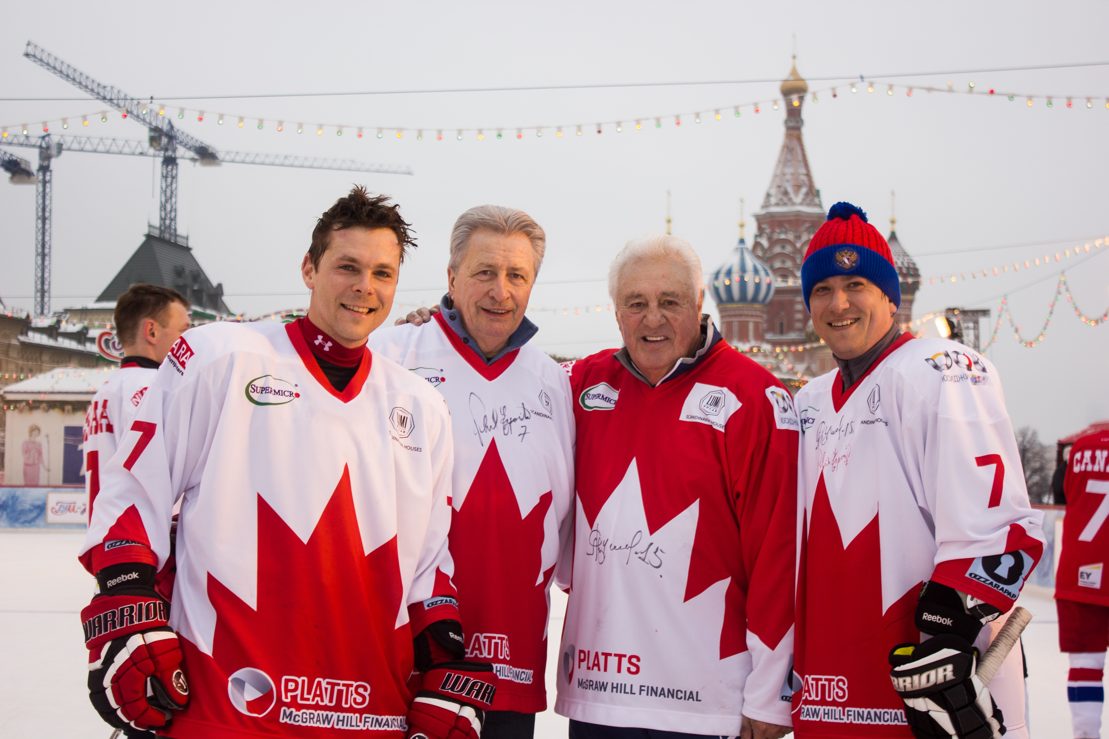Компания ЮСИДЖИ выступила одним из спонсоров проведения товарищеского матча ветеранов хоккея СССР и Канады.
