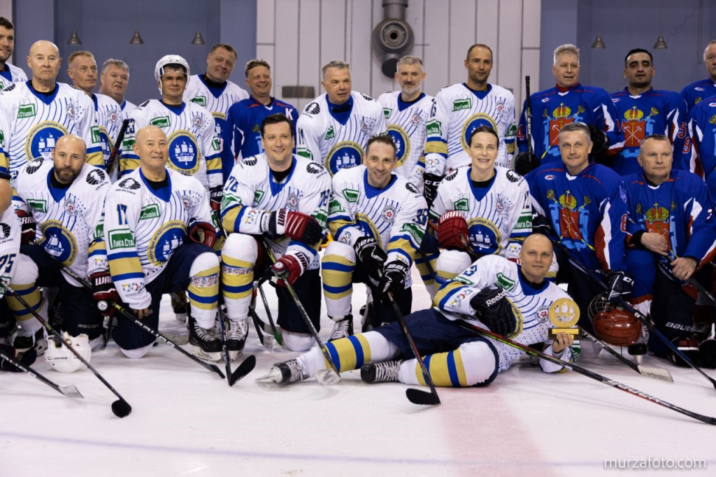 Команды ПМЭФ и администрации Санкт-Петербурга приняли участие в гала-матче Roscongress Cup